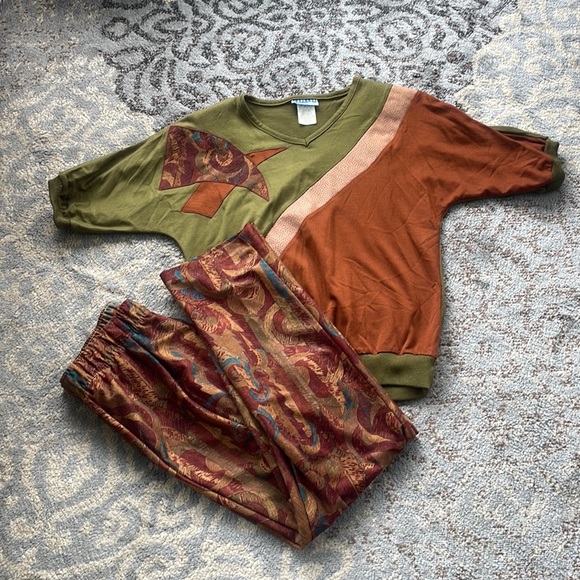 Vintage Pants - Cape Cod Sportswear Vintage Two Piece Set Abstract Design Small/Medium